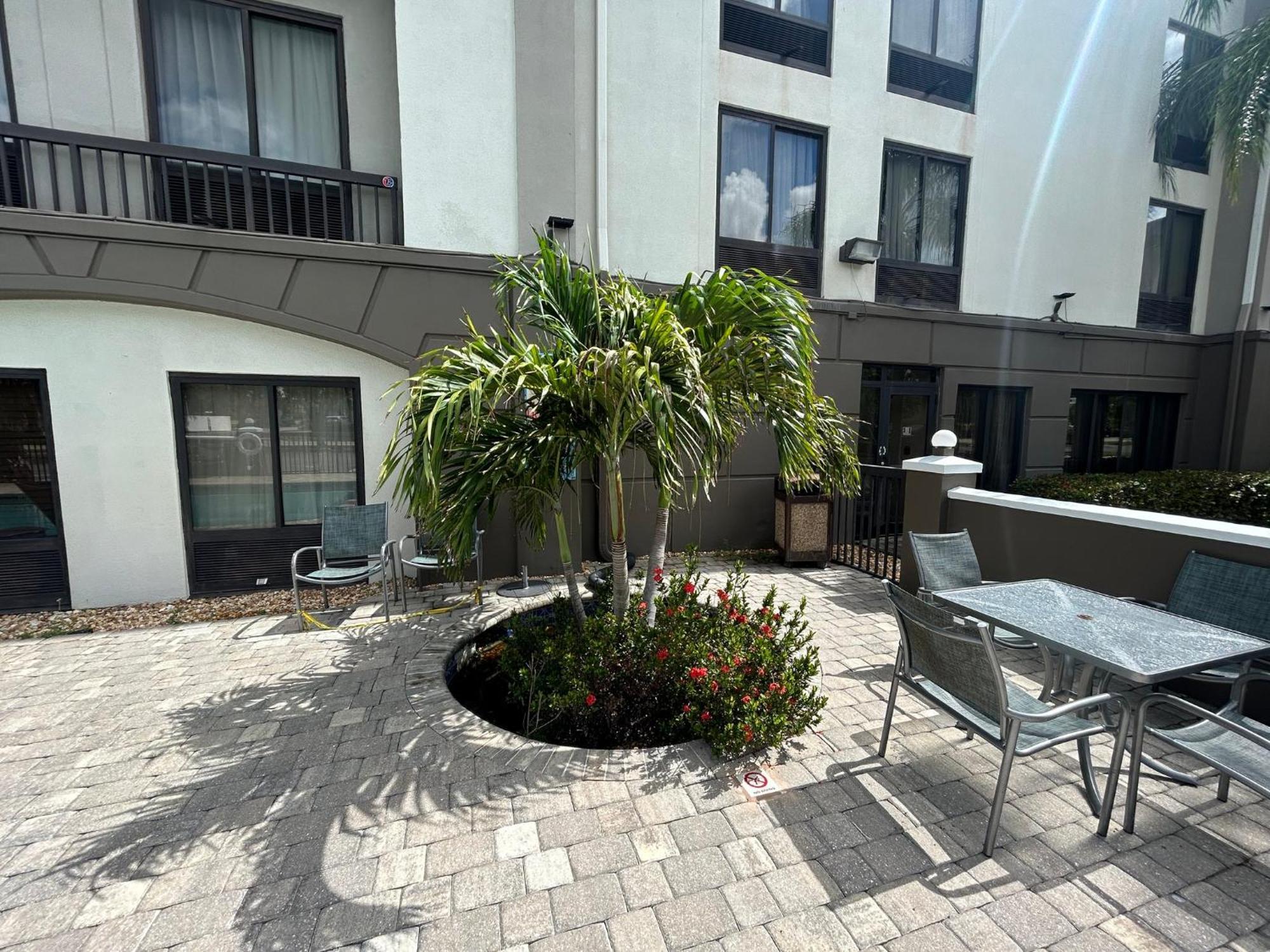 Airport Inn Fort Myers Exterior foto